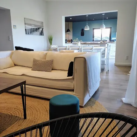 Lejlighed T5 Perfettu 115 M2, Garden, Pool, 8 Guests *